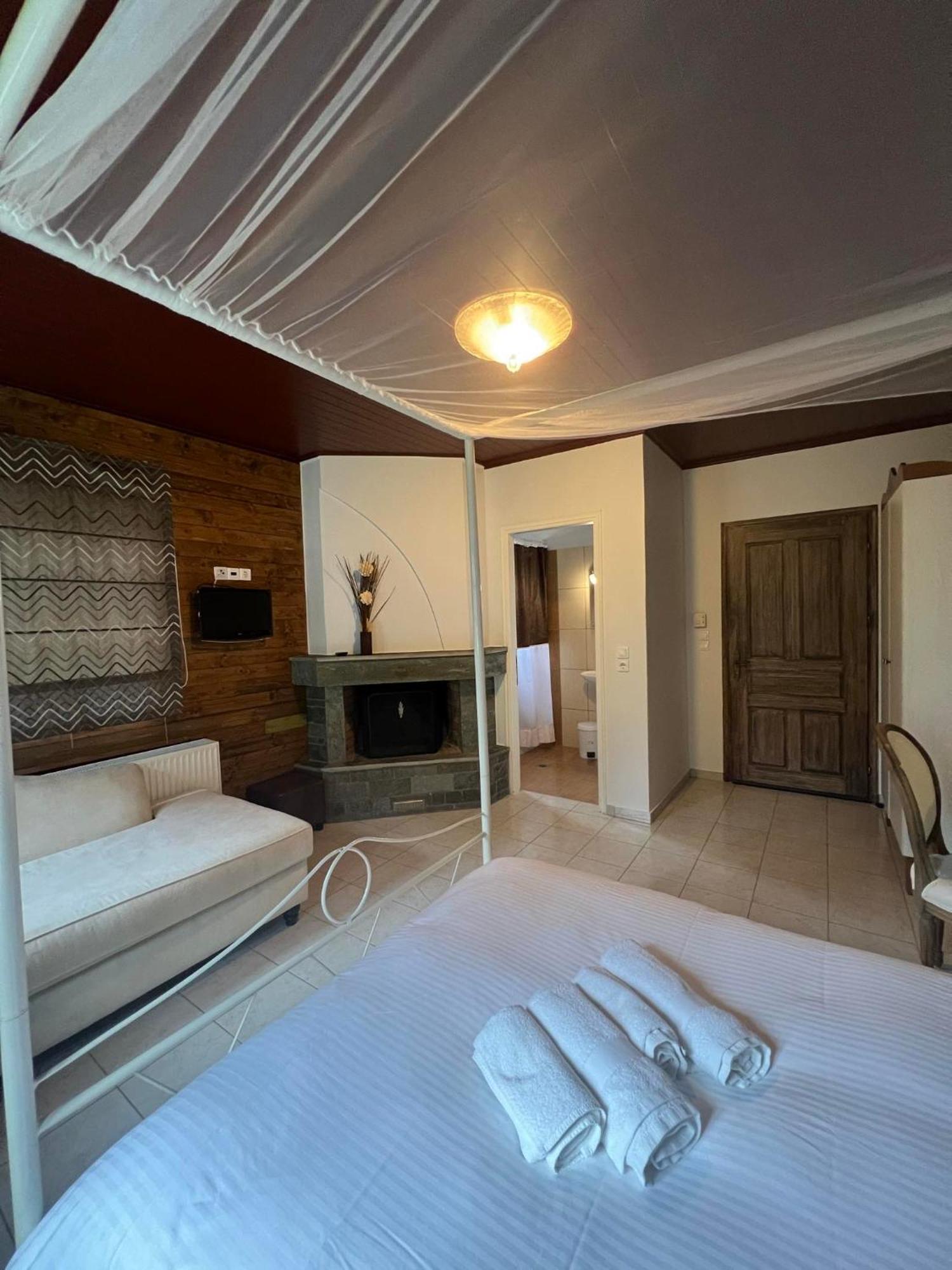 פאפיגקון Ikojenia Traditional Lodge מראה חיצוני תמונה