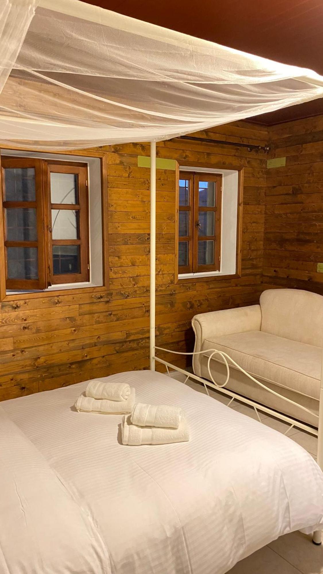 פאפיגקון Ikojenia Traditional Lodge מראה חיצוני תמונה