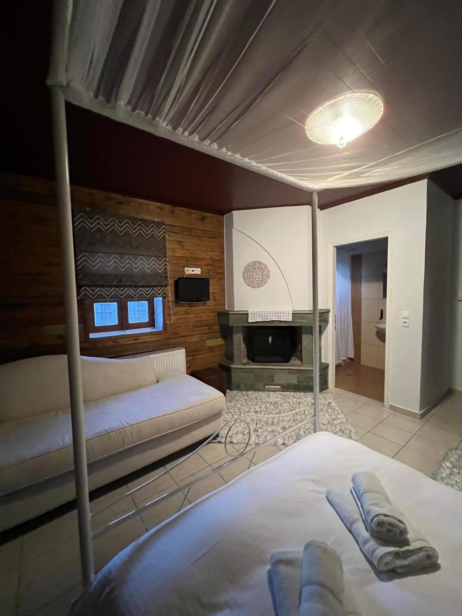 פאפיגקון Ikojenia Traditional Lodge מראה חיצוני תמונה