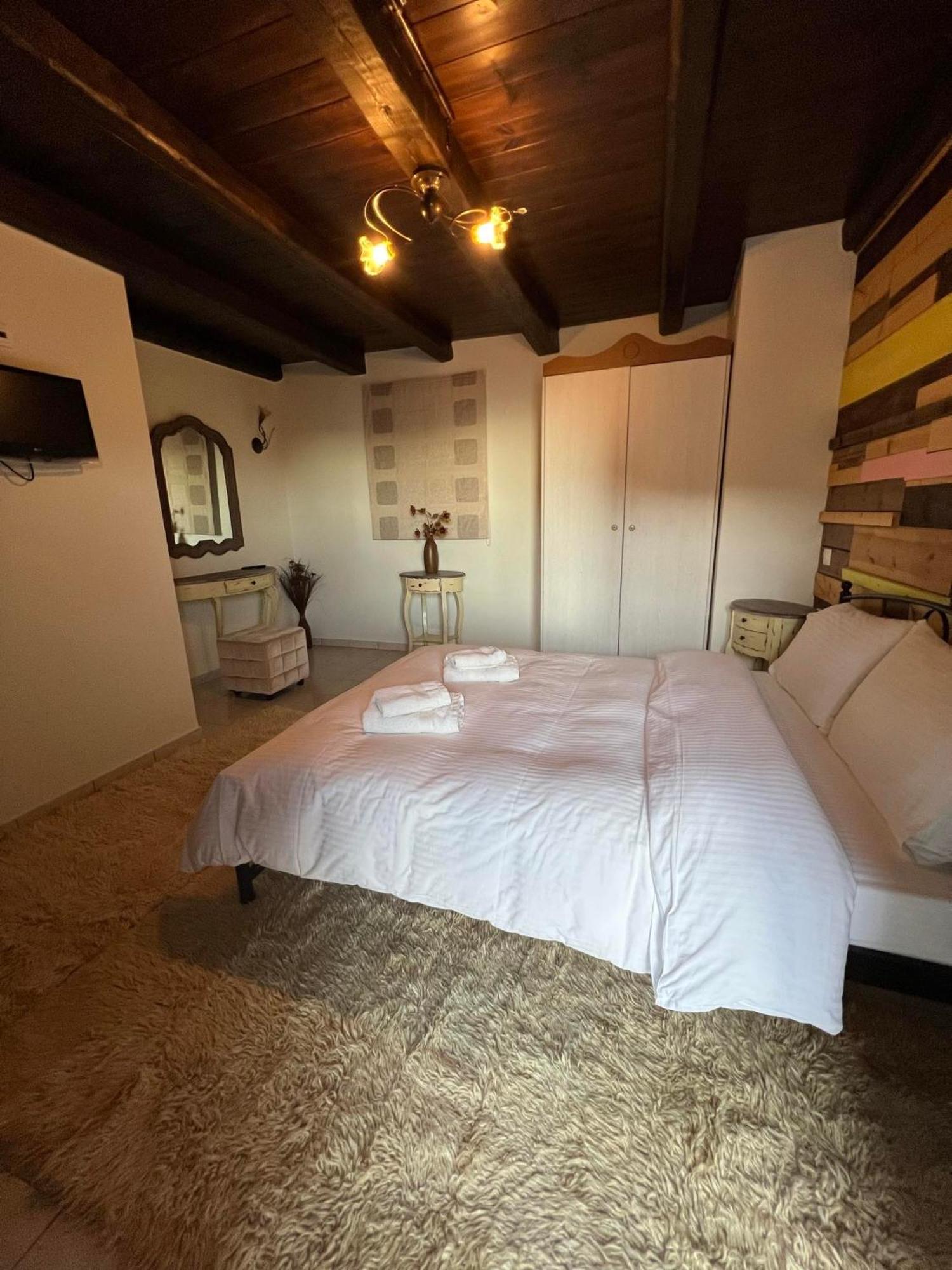 פאפיגקון Ikojenia Traditional Lodge מראה חיצוני תמונה
